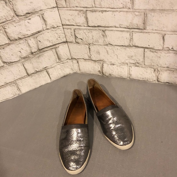 FRYE Metallic Silver Pewter Leather Slip on Flats - Picture 7 of 8